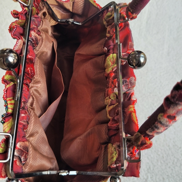 Unique Beaded Floral Embroidered Handbag - Picture 5 of 10